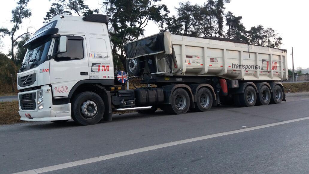 Caminhão da Transportes IM em operação